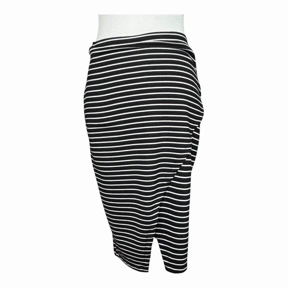Popular Basic Striped Pull On Pencil Skirt Size Large Black and White Stripes